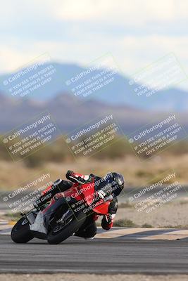 media/Nov-16-2025-Race Pace (Sun) [[8c5fa54630]]/Non Verified Riders (1st 20 Minutes)/5-Turn 15 (110pm)/